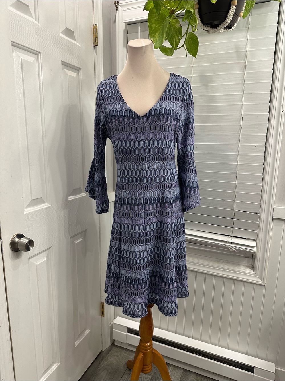 Roz & Ali Blue Patterned V-Neck Long Sleeve Dress